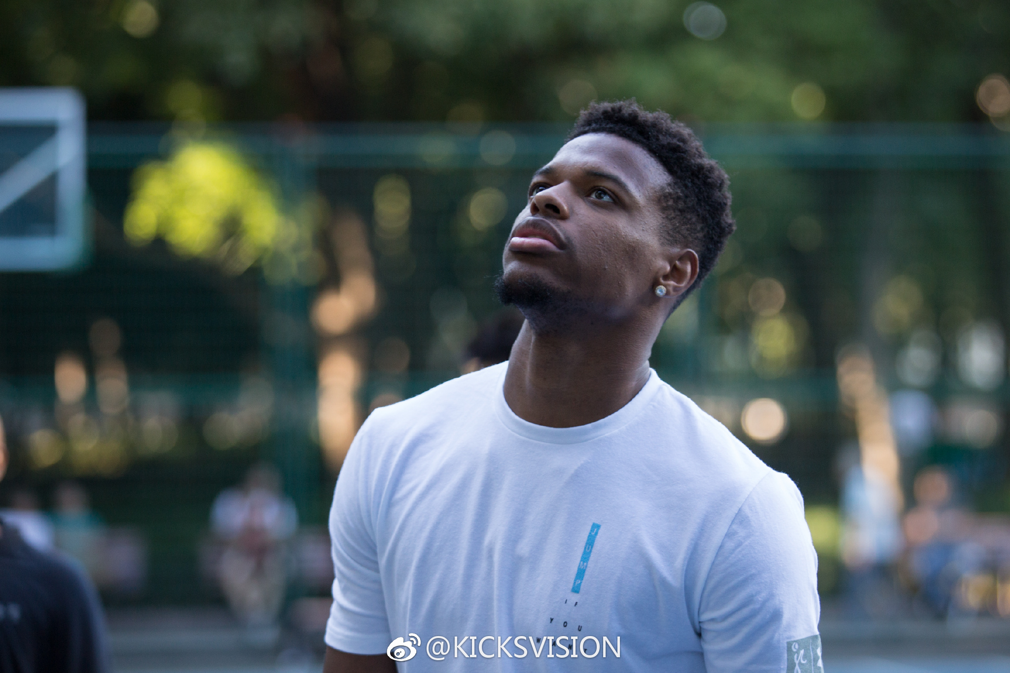 苏炳添赛后谦逊发言登热搜，达拉斯独行侠绝杀明尼苏达森林狼引发热议(苏炳添宣传片超燃)